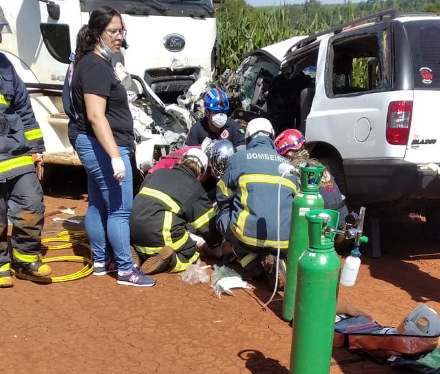 Motorista fica preso as ferragens em colisão próximo ao Distrito de Yolanda