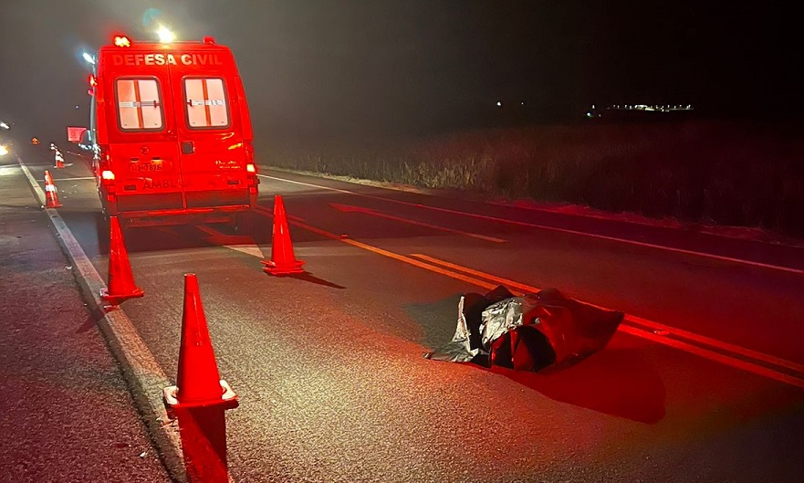 Homem morre após se jogar na frente de veículo na BR 369 em Ubiratã