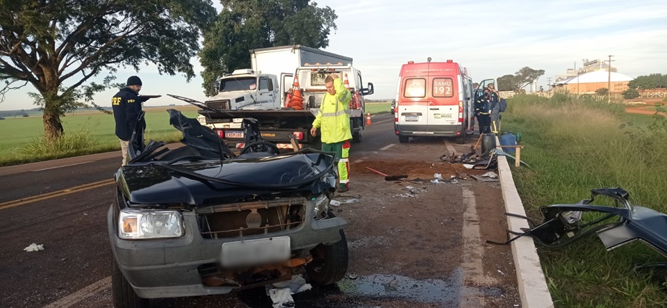 Veículo sai de posto e provoca grave acidente ao entrar na pista da BR 369