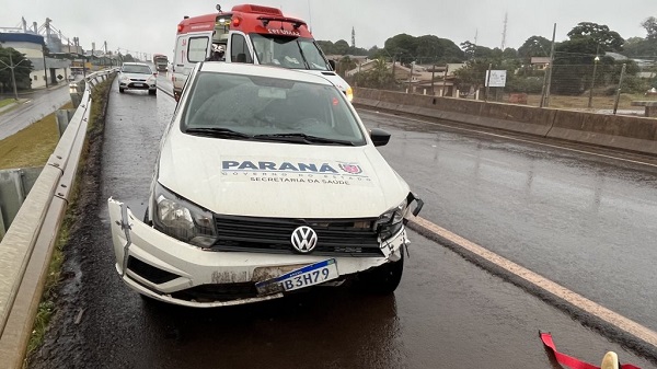 Veículo perde controle e atinge guard’rail na BR 369