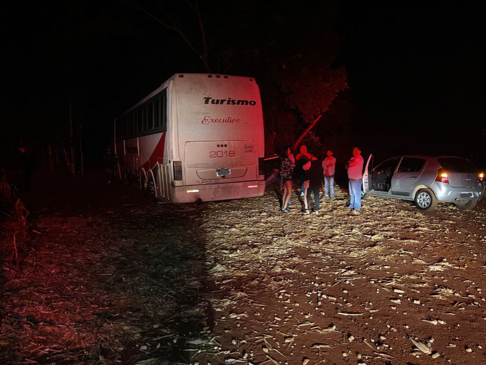 Bandidos armados assaltam ônibus próximo a Engenheiro Beltrão