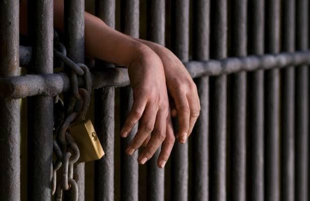 Homem é preso em flagrante furtando residência em Ubiratã