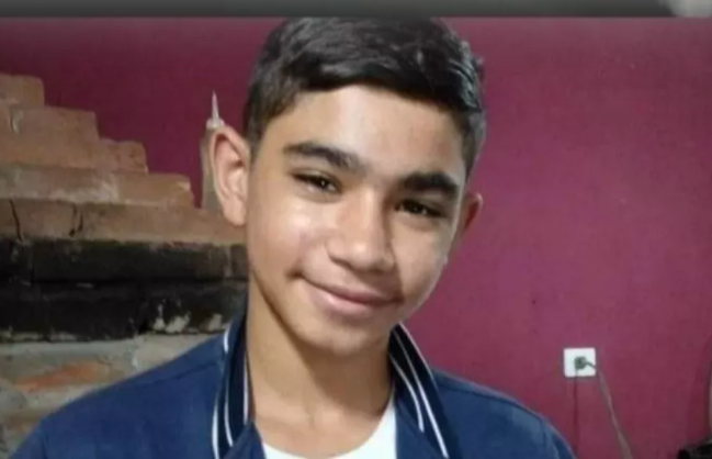 Adolescente agredido em briga de escola morre a caminho do hospital, em Apucarana