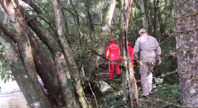 Buscas por jovem desaparecido em Cafelândia entram no terceiro dia por Bombeiros, familiares e voluntários