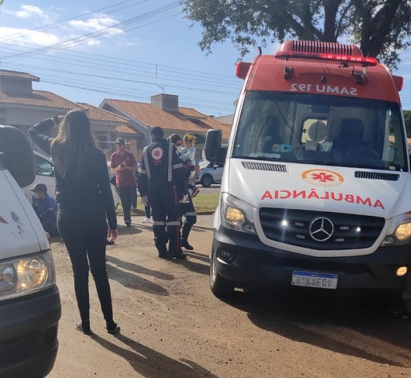 Acidente entre carro e moto na Avenida Yolanda L. de Carvalho em Ubiratã