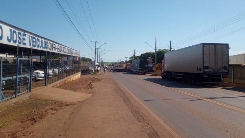 Rodovias voltam a ser interditadas por caminhoneiros na região