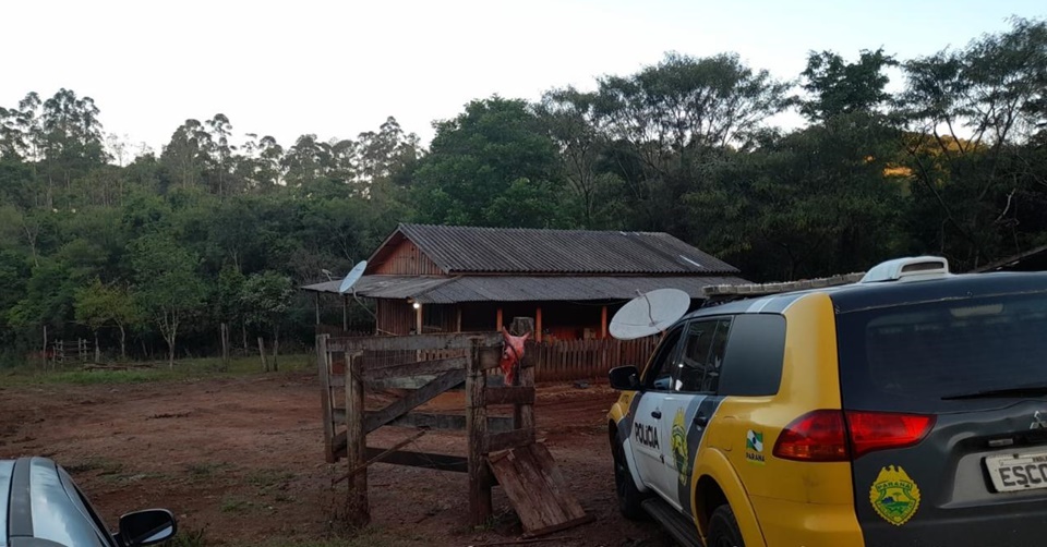 Dois homens são executados a tiros em residência com fundo falso na área rural de Iretama