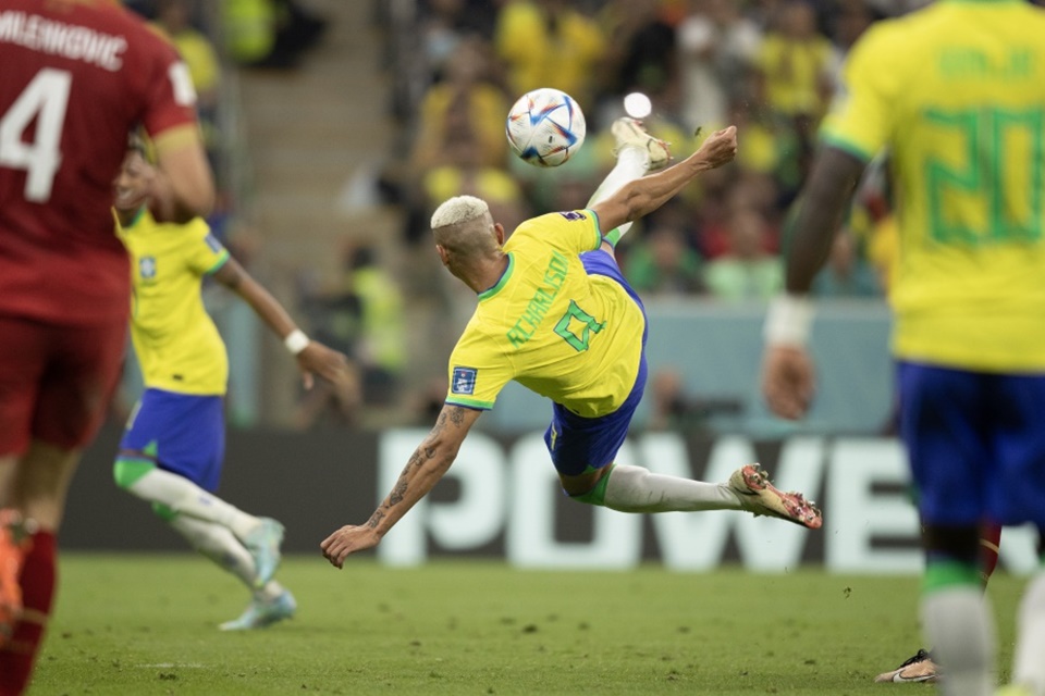 Brasil vence a Sérvia na estreia da Copa do Mundo com dois gols de Richarlison
