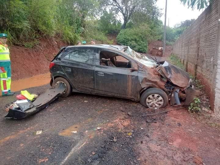 Padre morre após capotar e cair com carro em ribanceira na BR 369 no Norte do Paraná