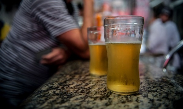(18/02) – Dia Nacional de Combate ao Alcoolismo: após cair na pandemia, consumo de bebidas volta a crescer