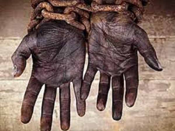 Paranaense é condenado por anunciar venda de homem negro como escravo na internet