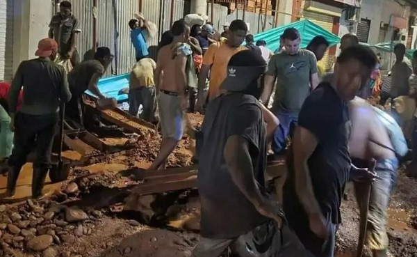VÍDEO: Moradores quebram rua após boato sobre ouro e fazem ‘garimpo’