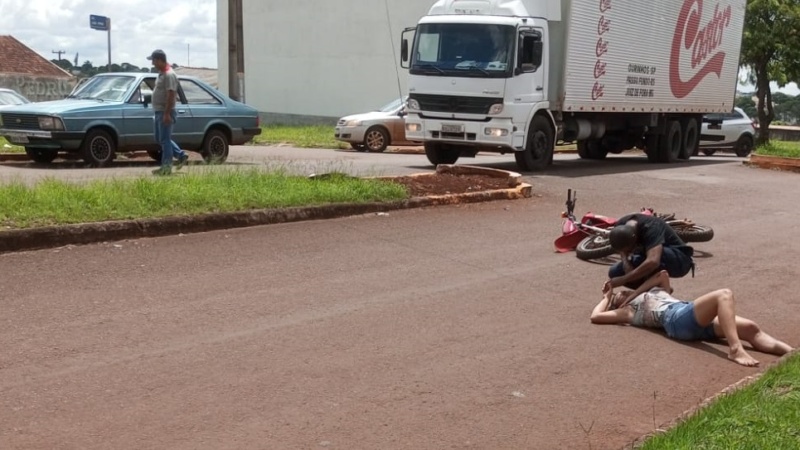 Acidente entre carro e moto deixa uma pessoa gravemente ferida em Ubiratã