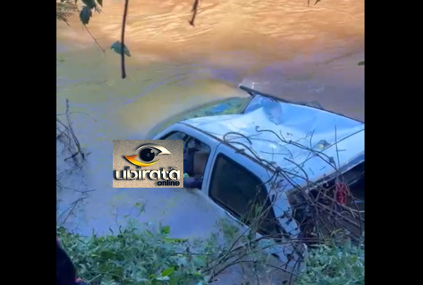 Rapaz de 22 anos morre após carro cair em rio em Juranda
