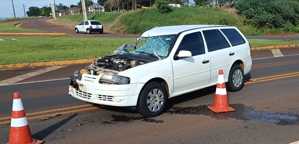 Caminhonete F1000 atravessa pista e provoca acidente no trevo de Ubiratã