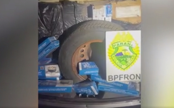 BPFron apreende carro carregado com cigarros contrabandeado em Ubiratã