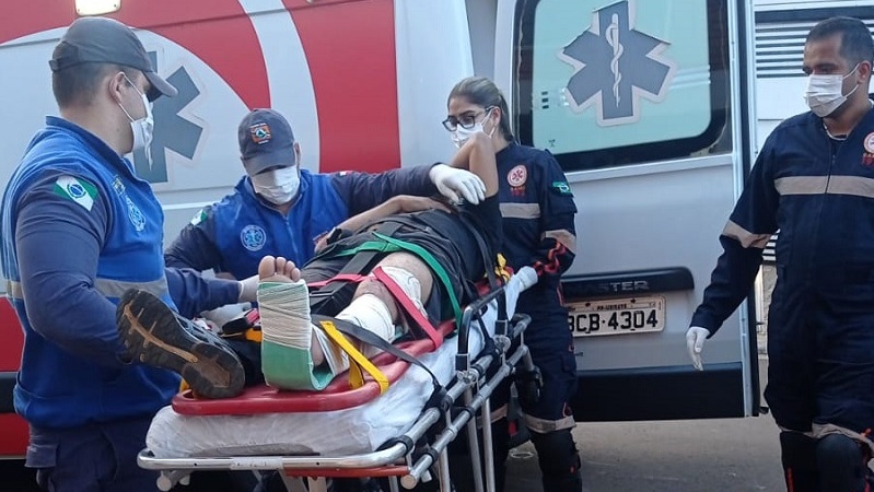 Homem fica ferido em acidente no Centro de Ubiratã