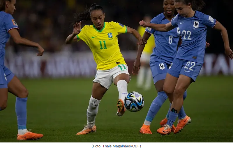 Seleção brasileira perde da França e liga sinal de alerta na Copa do Mundo