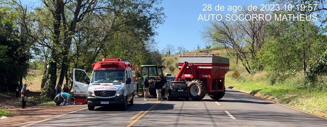 Acidente envolvendo trator e veículo é registrado na BR 369 em Ubiratã