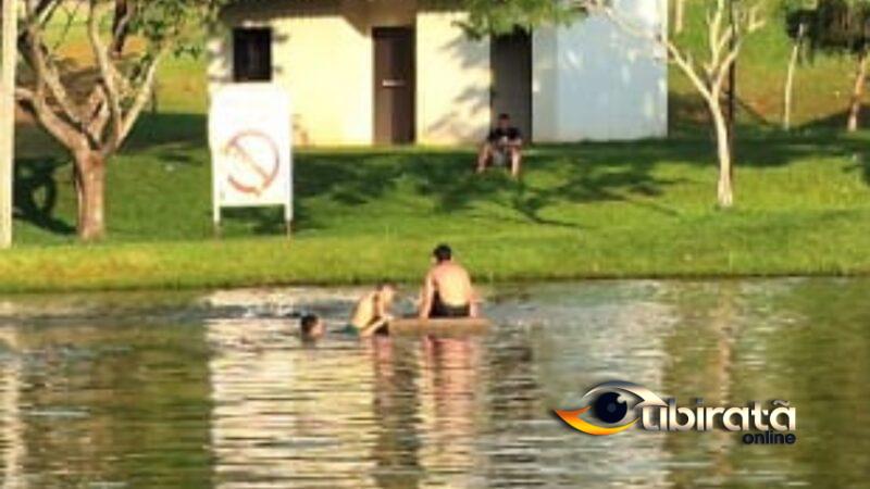 Crianças são flagradas brincando no Lago Municipal de Ubiratã