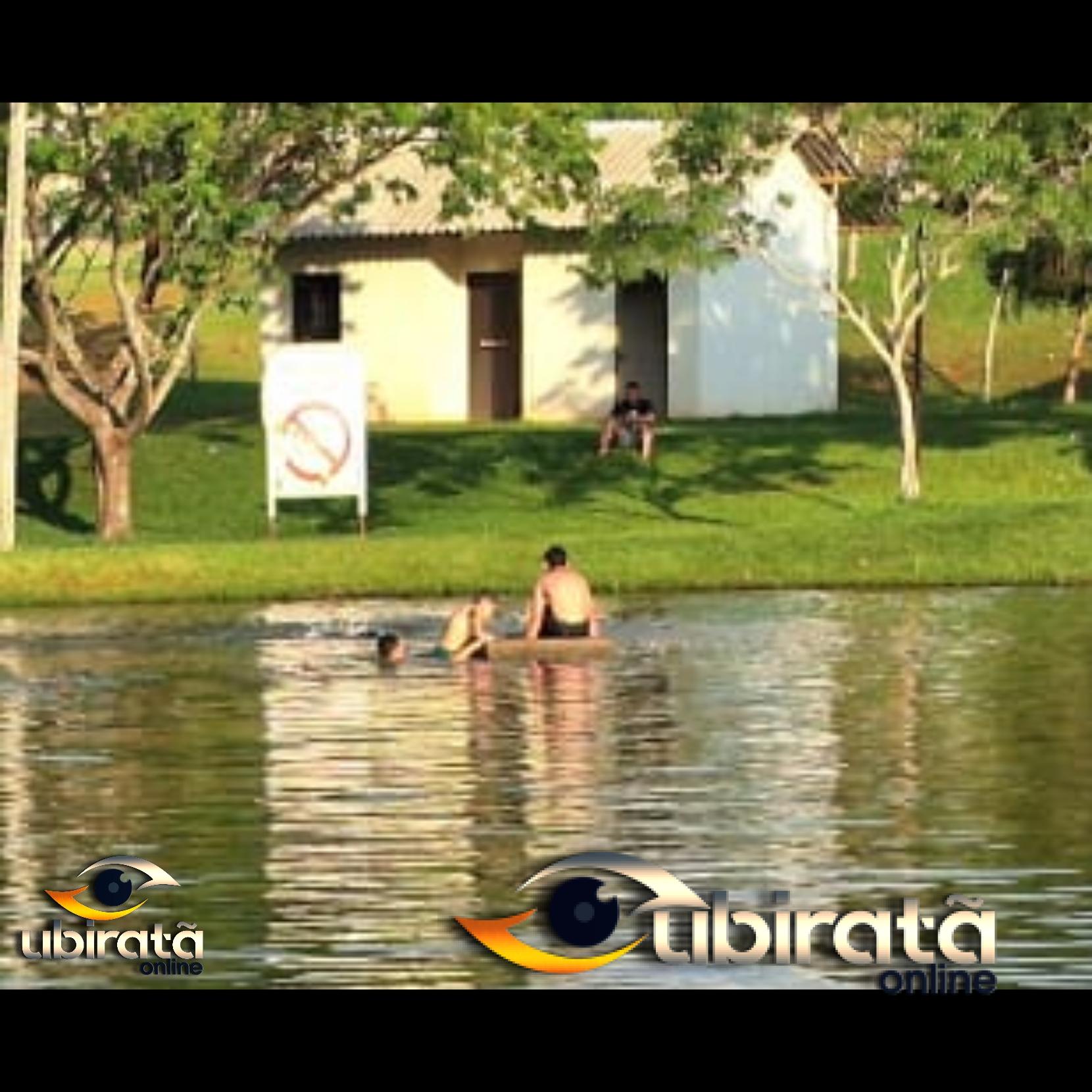 Crianças são flagradas brincando no Lago Municipal de Ubiratã