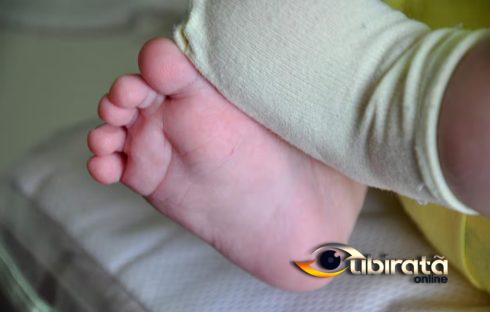 Bebê de um ano morre após ser alimentada pela madrasta com acetona, baterias e parafusos