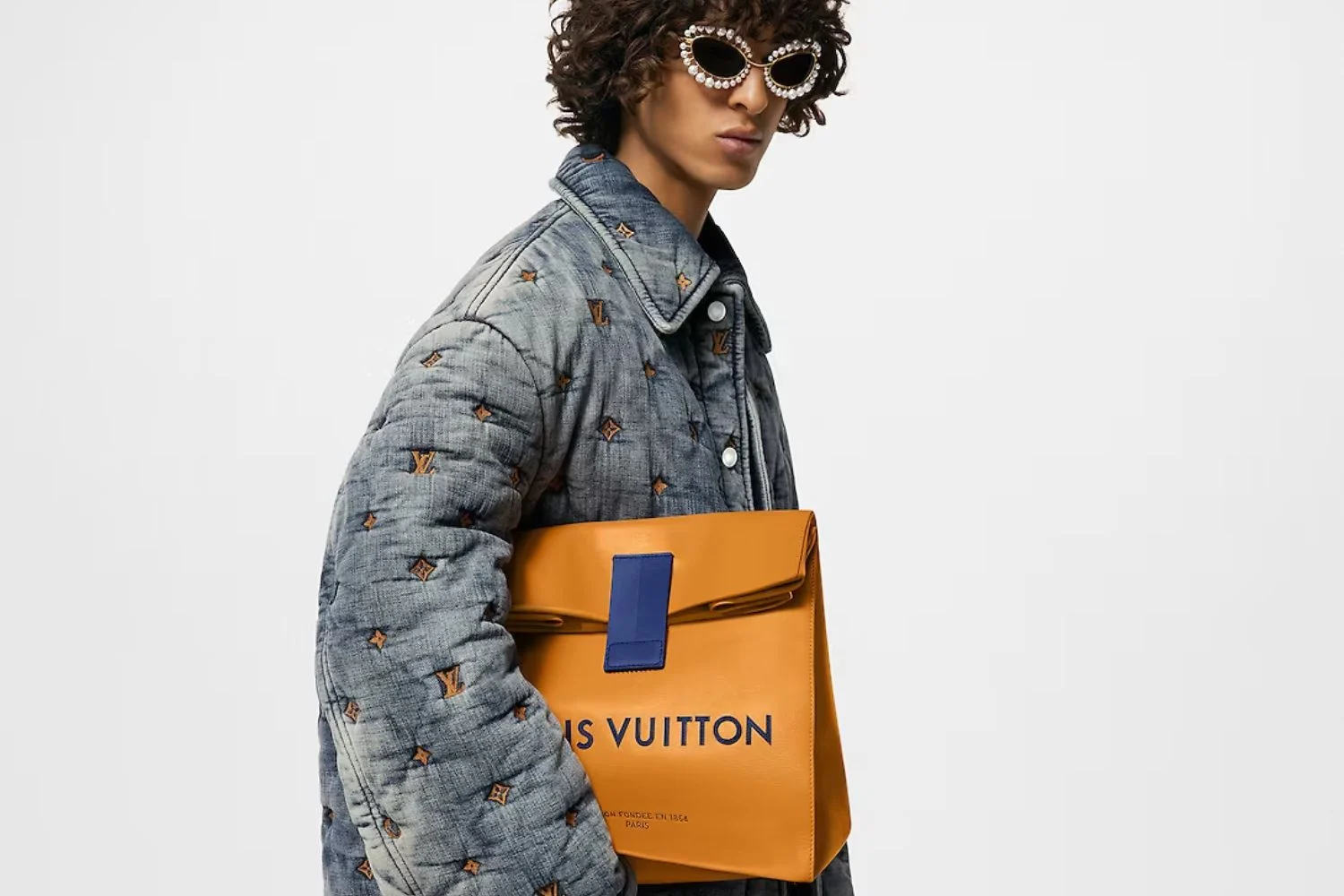 Bolsa “sanduíche” da Louis Vuitton custa R$ 20 mil e tem fila de espera para comprar