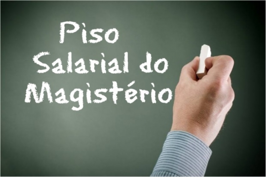 Piso salarial de professores da educação básica é reajustado em 3,62%; valor vai a R$ 4.580,57