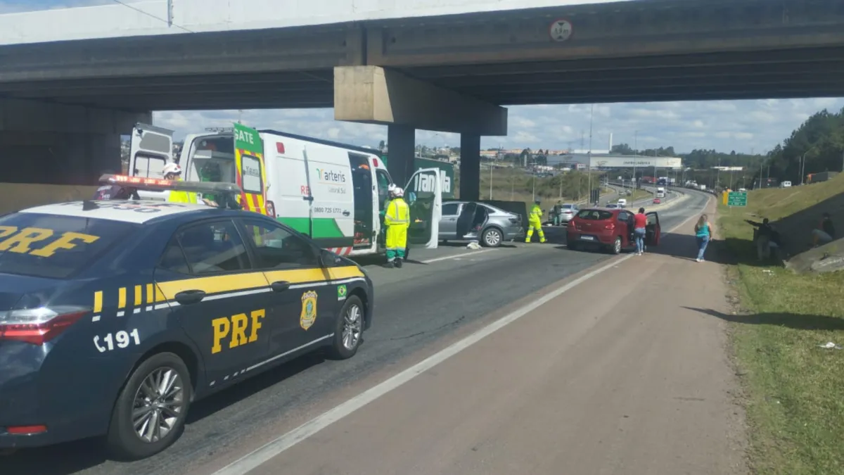 Acidente na BR-376 interdita pista sentido Santa Catarina