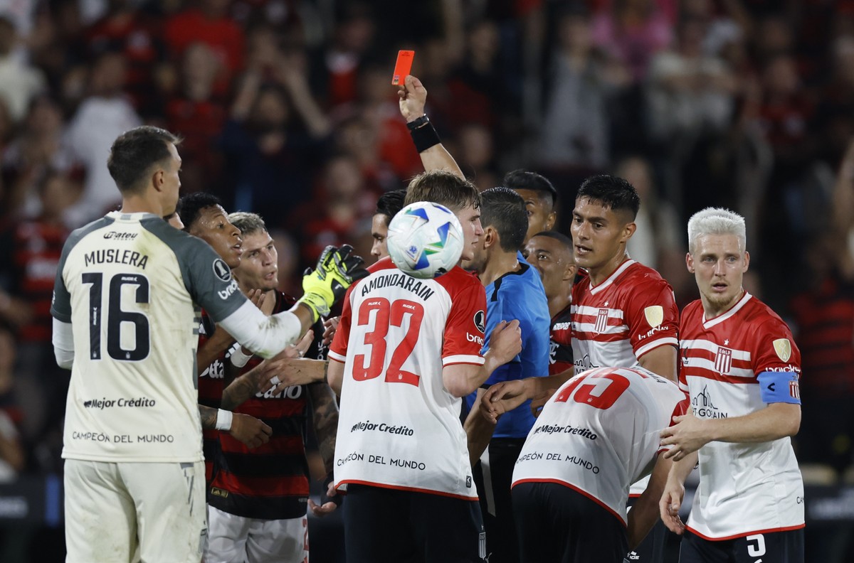 Flamengo consegue anulação de expulsão e Plata está liberado para atuar em jogo de volta contra Estudiantes