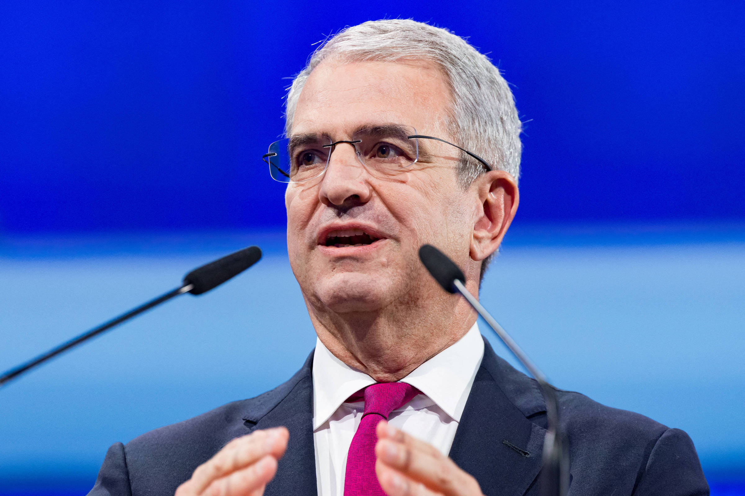 Nestlé demite CEO por relação amorosa com subordinada – 01/09/2025 – Mercado