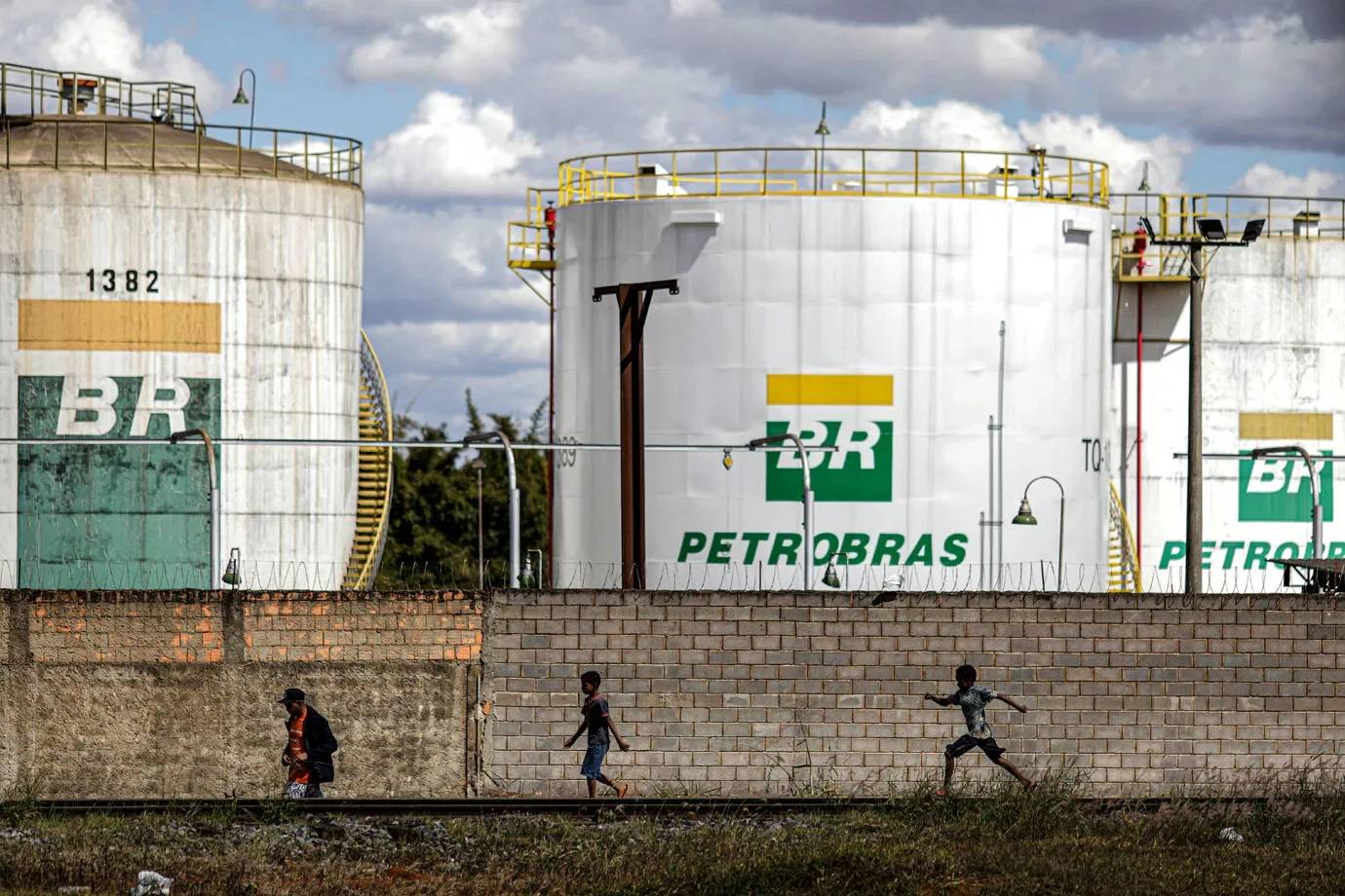 Petrobras paga 2ª parcela de R$ 11,7 bi em dividendos hoje; veja se você tem direito