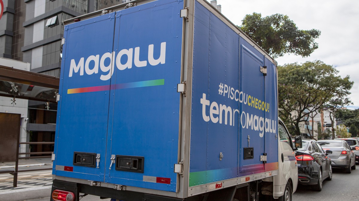 Magazine Luiza (MGLU3) dispara 20% na semana e carimba agosto azul ao Ibovespa