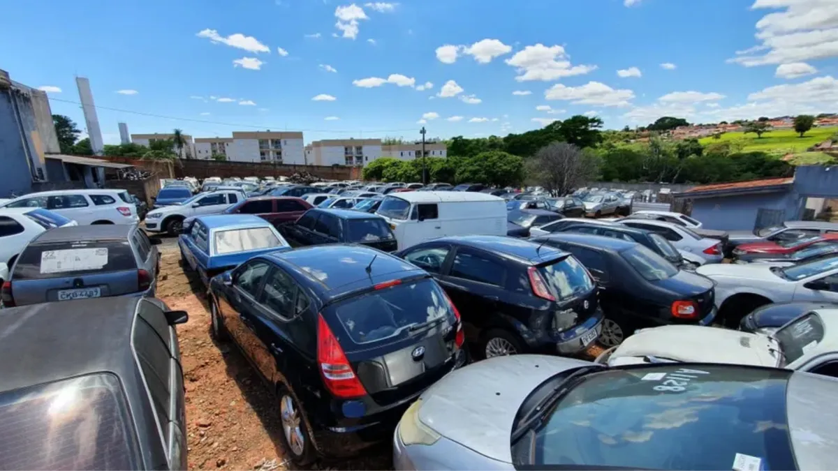 Carros apreendidos viram frota de operações do Gaeco no Paraná