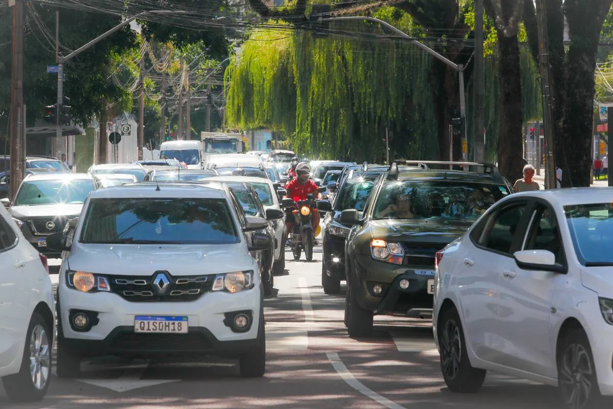 Lei que reduz IPVA no Paraná para 1,9% é sancionada