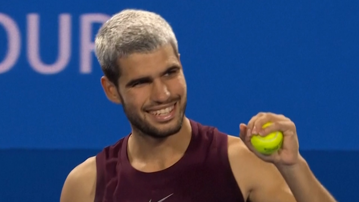 Carlos Alcaraz come en la mesa del ‘Big Three’ y llega a su décima final de la temporada