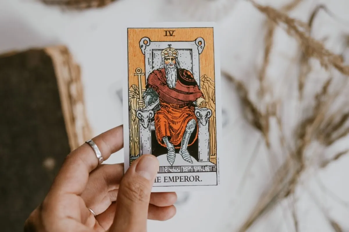 Tarot semanal: previsão para os signos de 22 a 28 de setembro de 2025