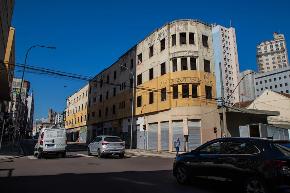 Prédio abandonado no Centro ganhará novo uso; descubra qual