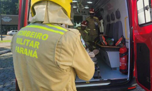 Carro pega fogo e incêndio destrói casas na Grande Curitiba
