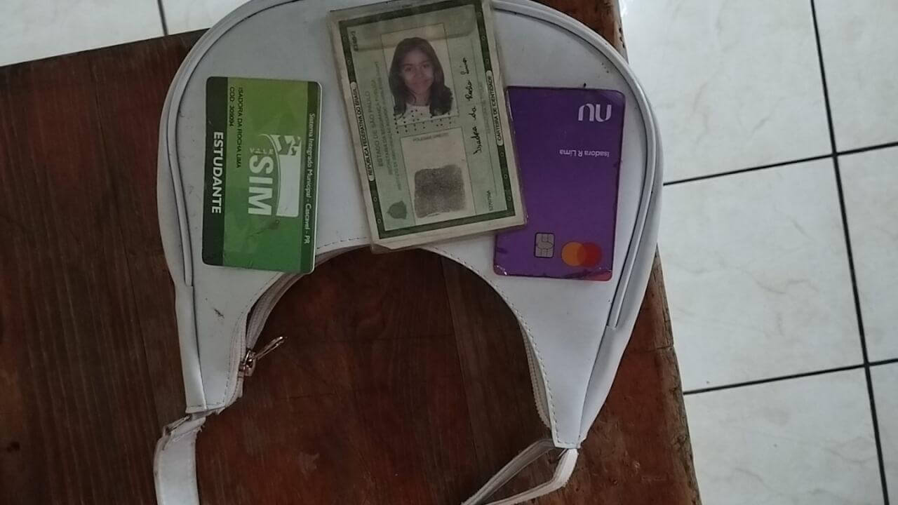 Foi achado bolsa no bairro Centro