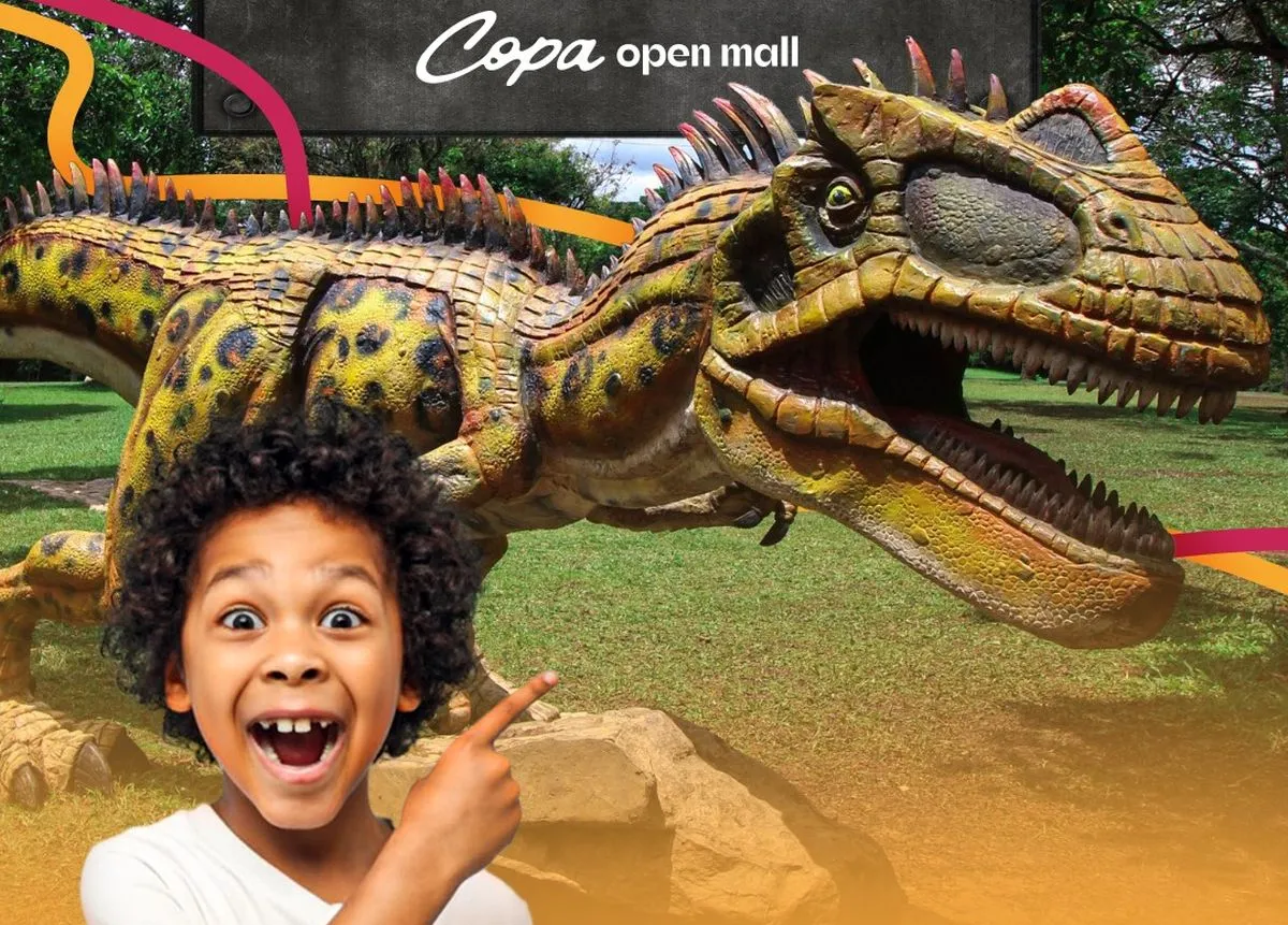 Exposição gratuita de dinossauros movimenta shopping de Curitiba