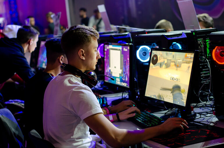 Twitch, YouTube, and Kick Battle for Esports Viewers