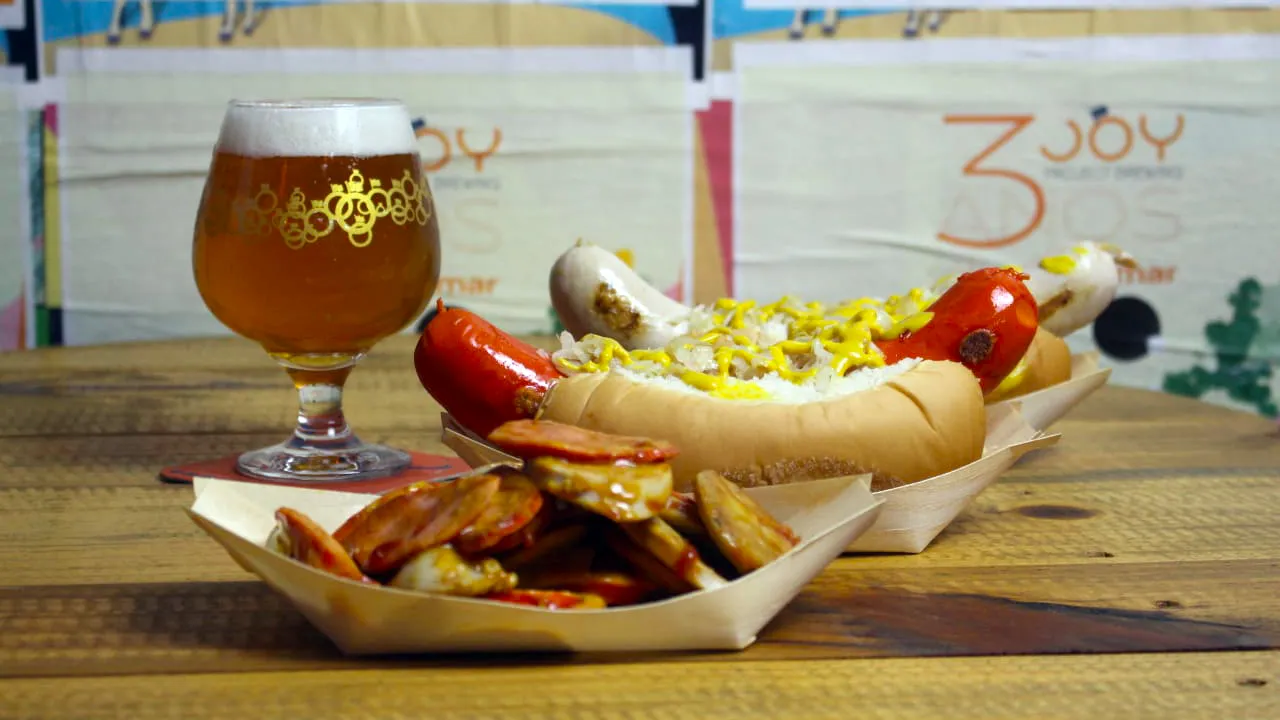 cerveja especial, comida alemã e música ao vivo