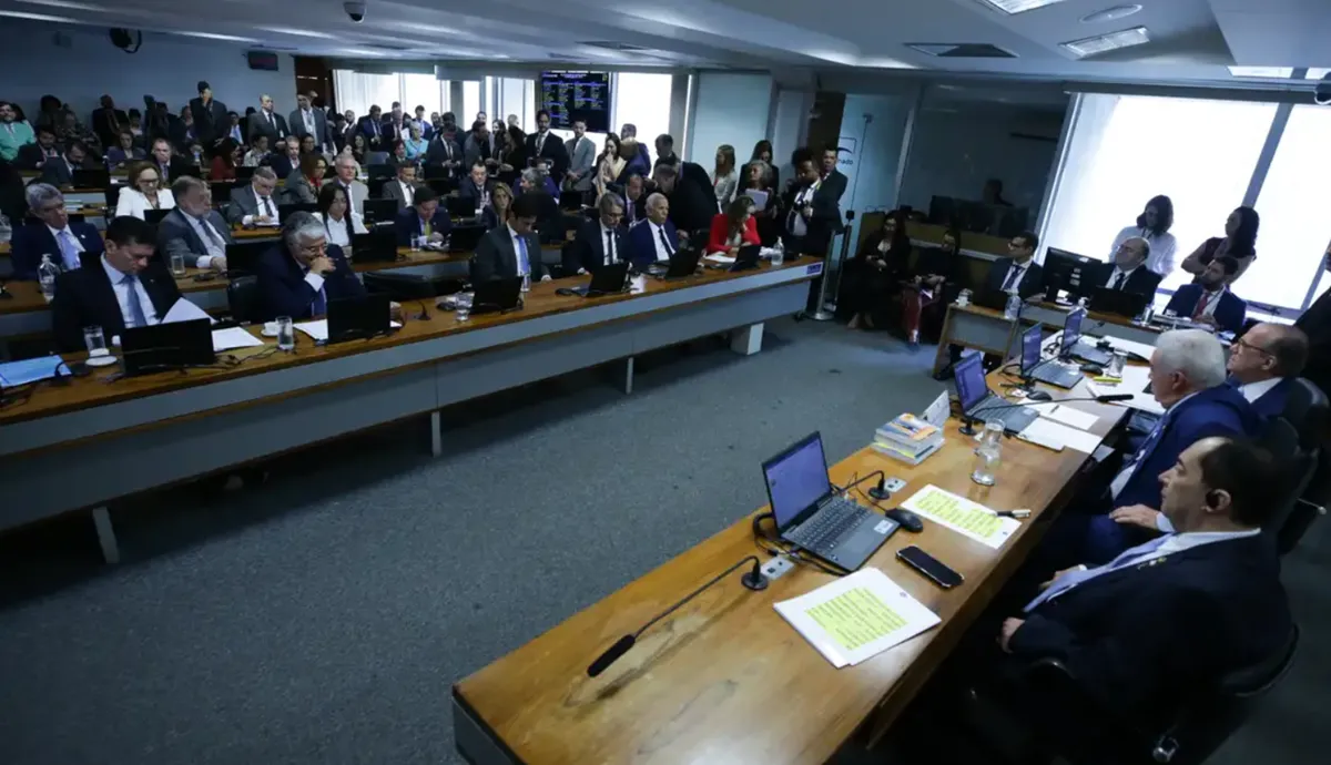 PEC da Blindagem é rejeitada por unanimidade na CCJ do Senado