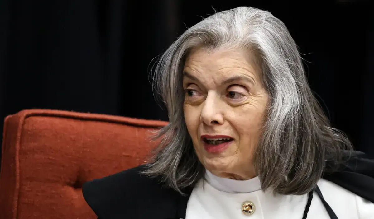 Voto de Cármen Lúcia forma maioria por condenação de Bolsonaro