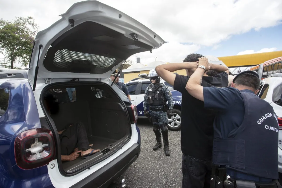 Operação Fura-Catraca apreende 37 adolescentes em Curitiba