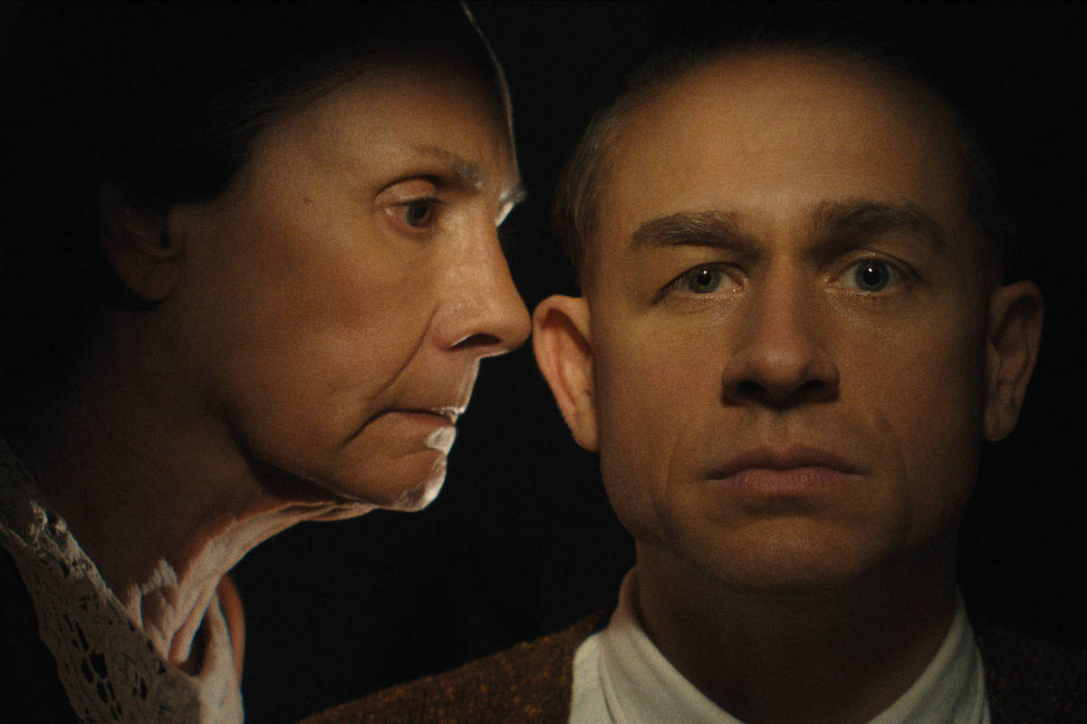 Monstro: A História de Ed Gein: Ryan Murphy rebate crítica – 12/10/2025 – Cinema e Séries