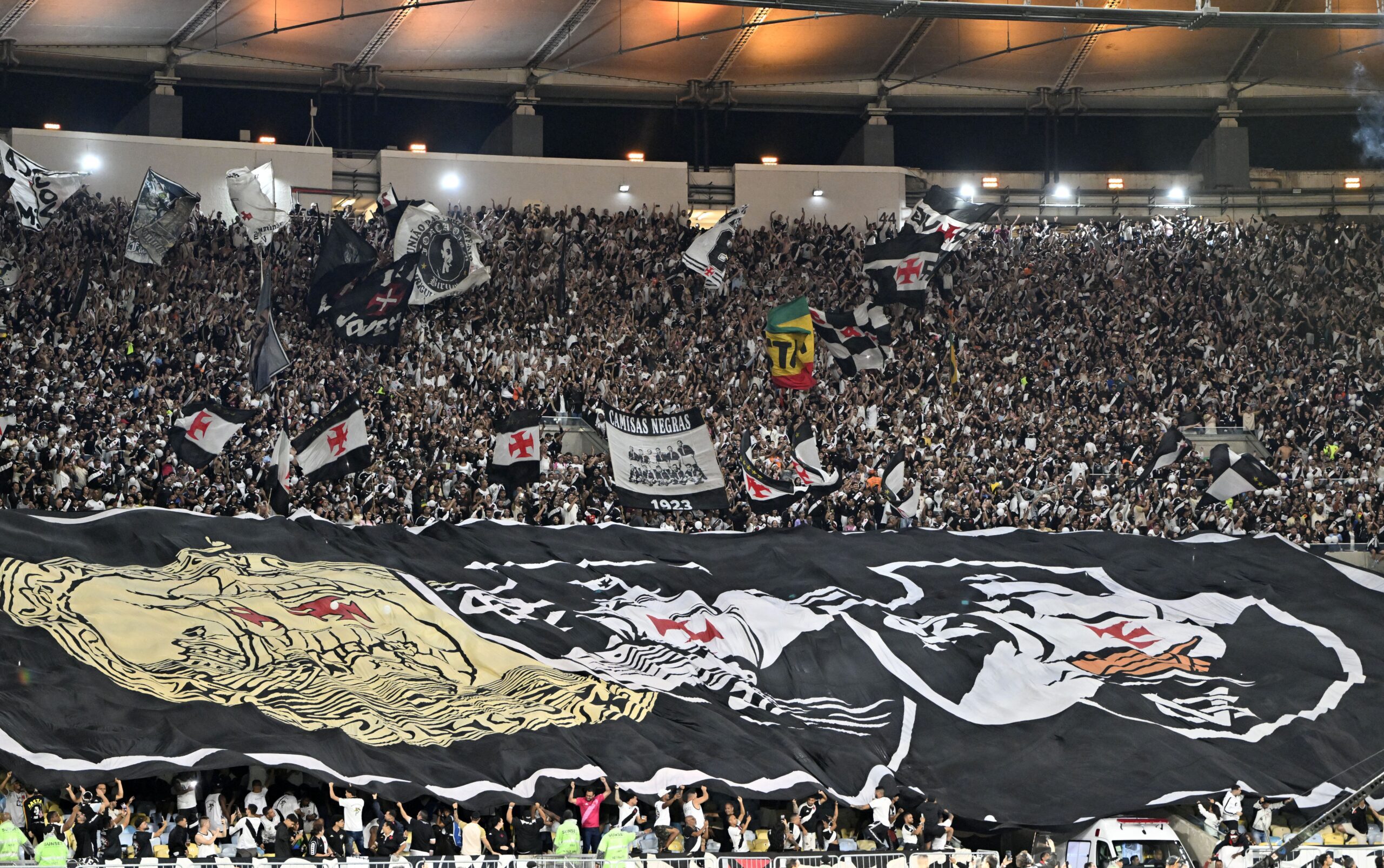 torcida do Vasco volta a festejar em clássico no Maracanã