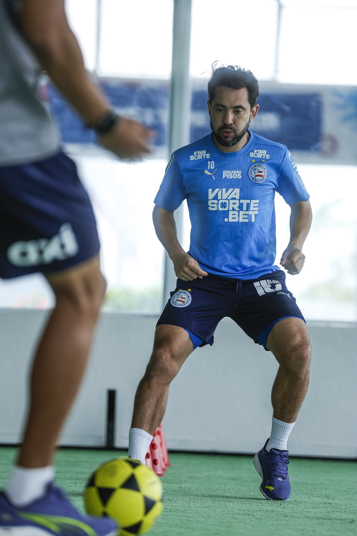 Recuperado de câncer, Everton Ribeiro volta a treinar no Bahia
