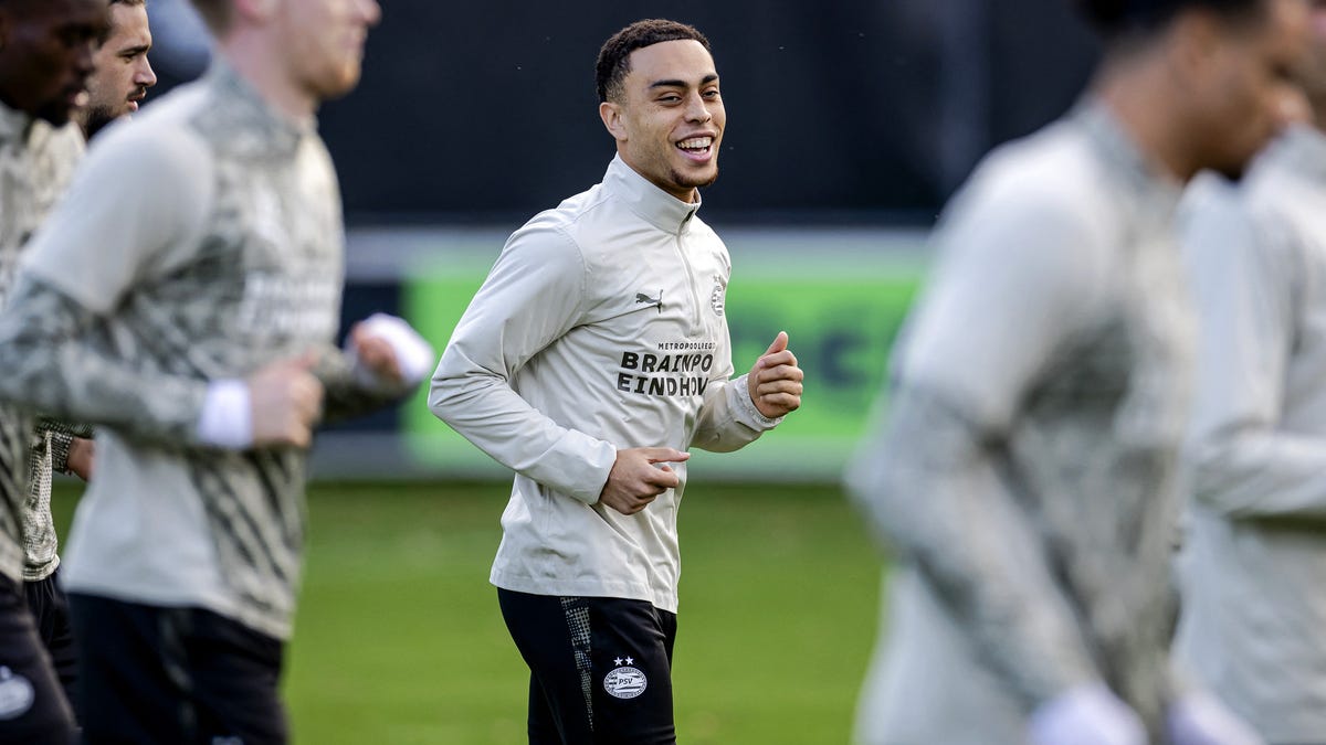 Dest benched for late arrival